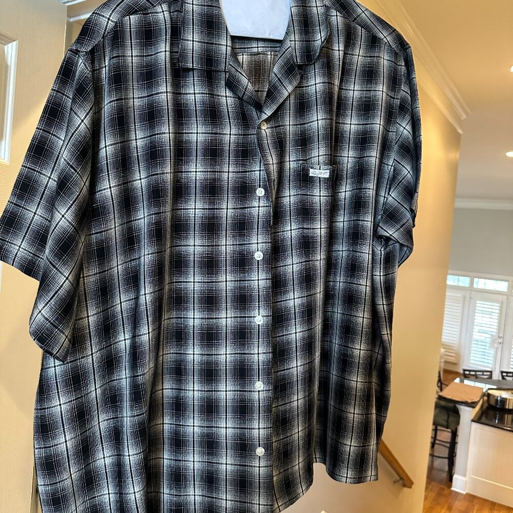 Greg Norman Golf Shirt Size XL - barely worn - black